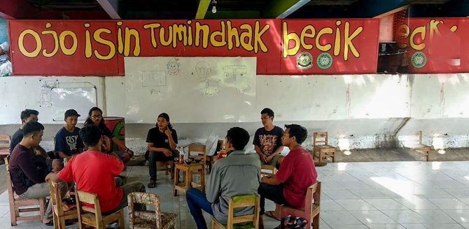 taman bacaan edukasi jembatan siluk