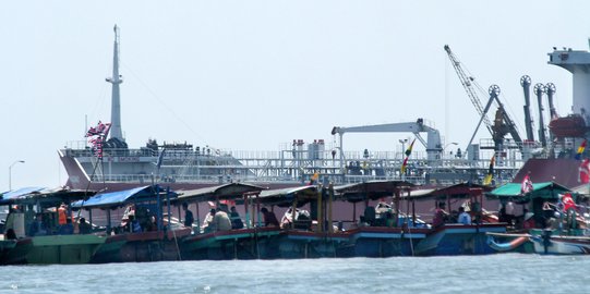 Kapal Hancur Tabrak Ponton, Satu ABK Tenggelam di Sungai Mahakam