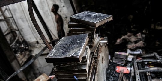Toko Buku Senen Berbenah Usai Dibakar Massa