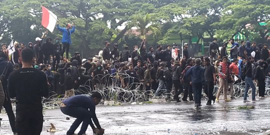 Polisi Buru Provokator Pelajar Ikut Demo Tolak Omnibus Law di Jakarta