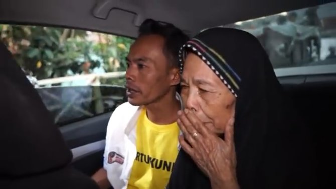 ade londok beli mobil