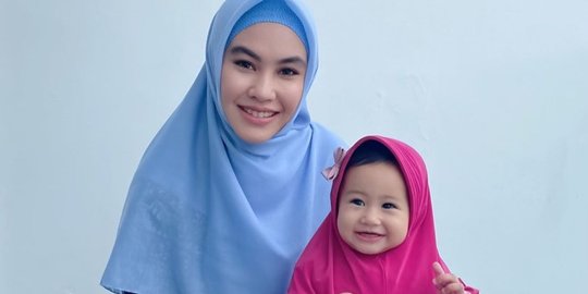 5 Potret Khalisa Aghnia Bahira, Anak Kartika Putri Jelang Usia 1 Tahun, Super Gemes!