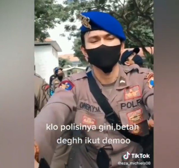 polisi ganteng