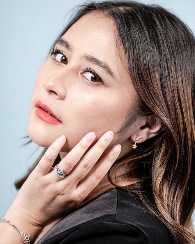 potret transformasi prilly latuconsina dari dulu hingga kini