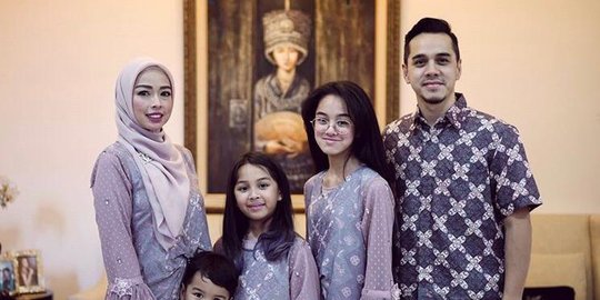 Bermain di Sinetron Pura-Pura Kaya, Ini 5 Potret Harmonis Keluarga Rionaldo Stokhorst