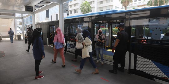 Ada Demo Penolakan UU Cipta Kerja, Ini Rute Modifikasi Transjakarta