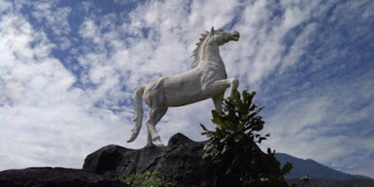 Mengenal Si Windu, Kuda Putih Perkasa yang Jadi Ikon Kabupaten Kuningan