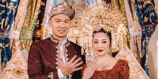 Tak Hanya Nikita Willy, 7 Artis Ini Menikah Pakai Busana Adat Minang
