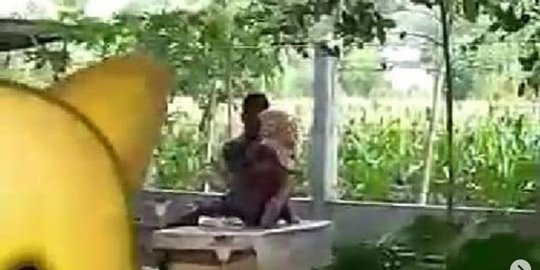 Bikin Geleng Kepala, Sepasang Kekasih Nekat Lakukan Ini di Taman Ponorogo