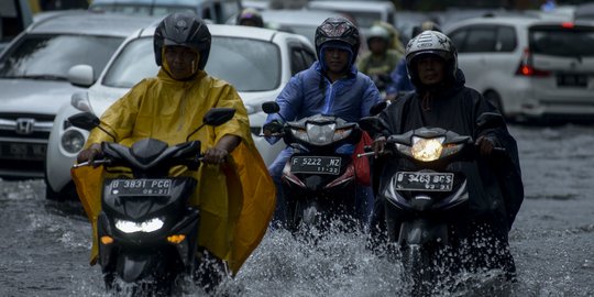 Hujan Sepanjang Sore, 19 Ruas Jalan dan 7 RT di Jakarta Tergenang