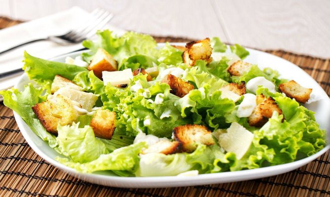 ilustrasi caesar salad