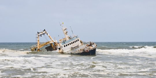 Kapal Muat Minyak Sawit Karam, 6 ABK Selamat Setelah 2 Hari Terombang Ambing di Laut