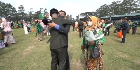 Potret Anak Punya Pangkat Lebih Tinggi dari Ayah di TNI, Ketemu Langsung Hormat
