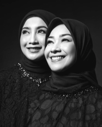 potret kompak desy ratnasari dan alya rohali