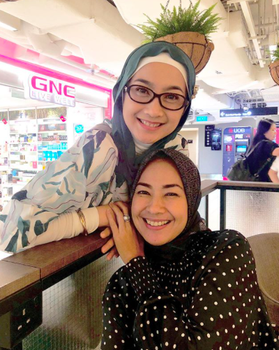 potret kompak desy ratnasari dan alya rohali