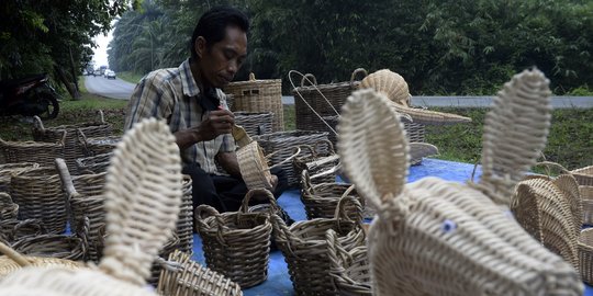 Dampak Pandemi, Pengrajin Anyaman Rotan Sepi Pesanan