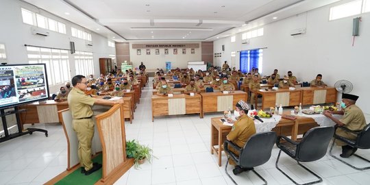 Bertemu Tenaga Pendidik, Bupati Anas Motivasi Tetap Semangat Meski Sekolah Online