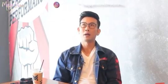 Cerita Denny Sumargo Pernah Jadi Kernet Angkot Sebelum Jadi Pebasket & Aktor Terkenal