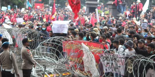 Polisi Tangkap 7 Pemilik Akun Medsos yang Hasut Demo Anarkis Tolak UU Cipta Kerja