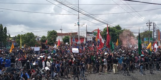Buruh dan Mahasiswa di Jawa Timur Kembali Demo Tolak UU Cipta Kerja, Ini Alasannya