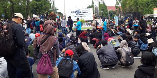 Tolak UU Cipta Kerja, Mahasiswa Gelar Demonstrasi di Bundaran UGM