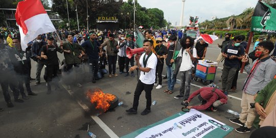 Aksi Mahasiswa Demo Tolak UU Cipta Kerja