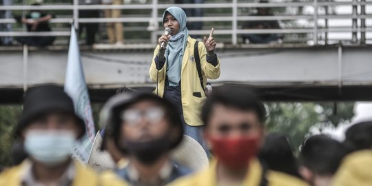 Semangat Perempuan di Tengah Aksi Tolak UU Cipta Kerja