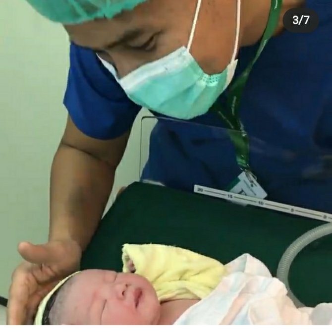 choky sitohang dikaruniai anak ketiga