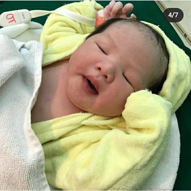 choky sitohang dikaruniai anak ketiga