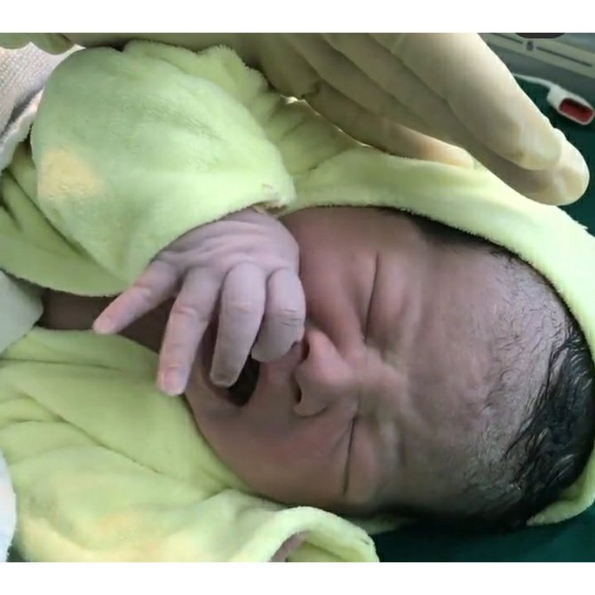choky sitohang dikaruniai anak ketiga