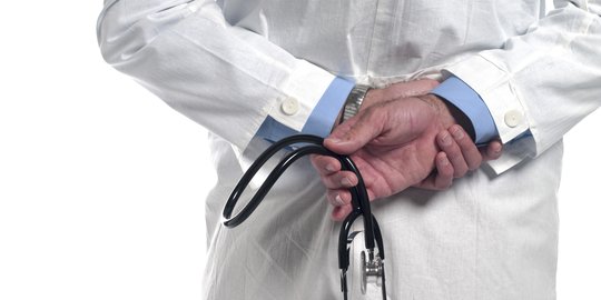 Pesan Dokter Penyintas untuk Tenaga Kesehatan: Pakailah APD Secara Baik dan Benar