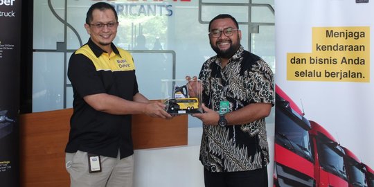 Gugah Kesadaran Kesehatan, Mobil Lubricants Sumbang Safety Kit ke Perusahaan Otobus