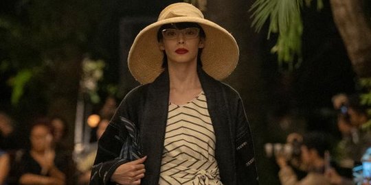 Unik dan Kreatif, Desainer Ternama Ini Inovasikan Ulos dalam Gaya ala Manhattan