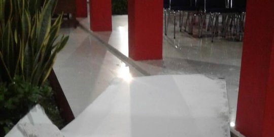 Baru Direnovasi, Atap Kecamatan Kaliwates Jember Jebol