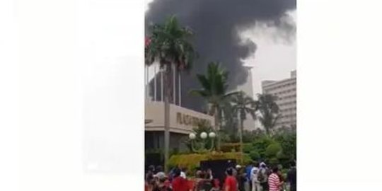 CEK FAKTA: Tidak Benar Plaza Indonesia Terbakar Saat Demo Tolak UU Cipta Kerja