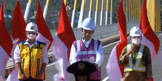 Jokowi Harap Jembatan Teluk Kendari Ciptakan Sentra Pertumbuhan Ekonomi Baru