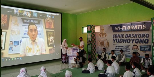 Peringati Hari Santri Nasional, Ibas Bagikan Wifi Gratis