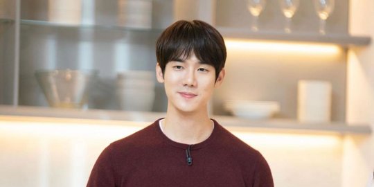 5 Drakor Dibintangi Aktor Serba Bisa Yoo Yeon Seok, Wajib Nonton!