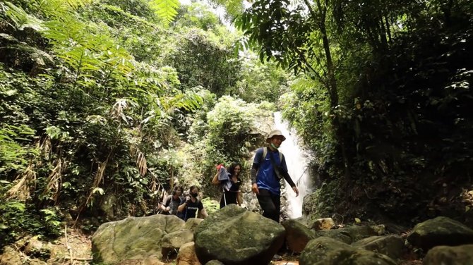 tour guide sentul