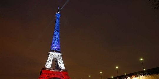 Dua Perempuan Ditikam di Dekat Menara Eiffel, Diduga Serangan Rasis