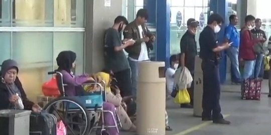 Terminal Pulogebang Mulai Padat Penumpang Jelang Cuti Bersama Maulid Nabi