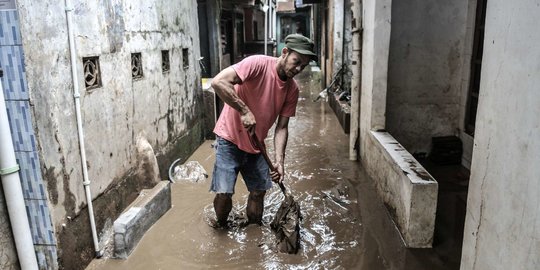 12 Jam Banjir Kiriman Rendam Permukiman di Kebon Pala