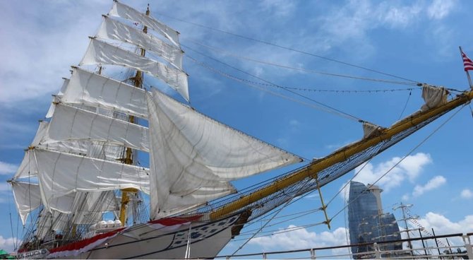 singgah di belawan ini 5 potret kri bima suci saat berlayar di berbagai negara