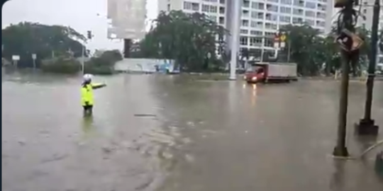 Hujan Deras, Dua Jalan di Bintaro Tergenang