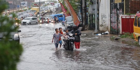 Hujan Deras, Dua Ruas Jalan Ibu Kota Terendam Banjir