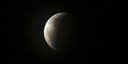 Pengamatan Terbaru NASA Temukan Bulan Menampung Lebih Banyak Air, Lokasinya Tersebar