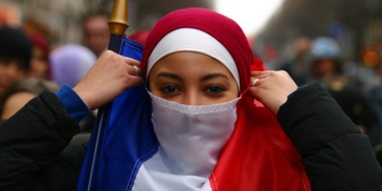 Kaum Imigran, Kartun Nabi, dan Cita-Cita Prancis yang Berantakan