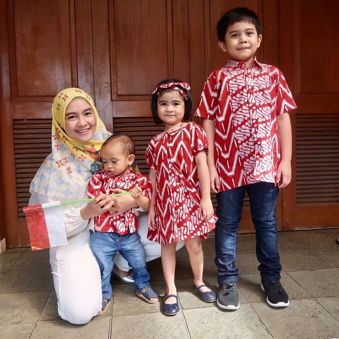 intan nuraini dan keluarga