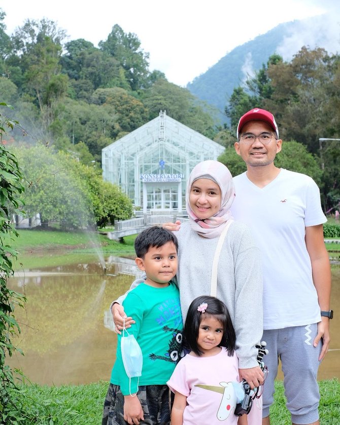 intan nuraini dan keluarga