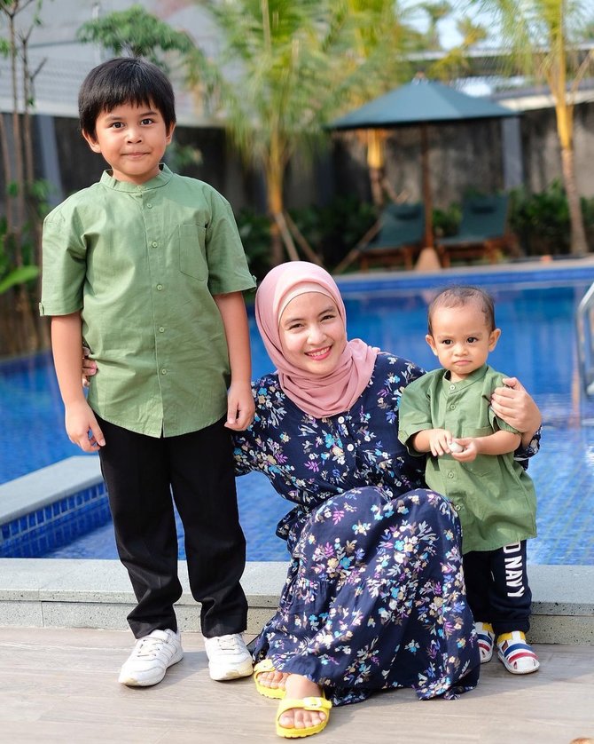 intan nuraini dan keluarga